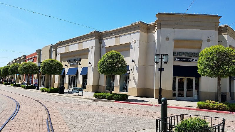 SKECHERS Factory Outlet